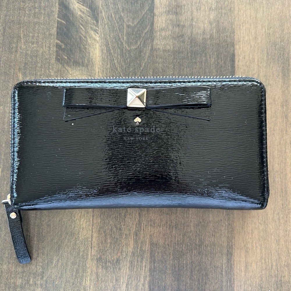 ♠️♠️Kate Spade Shiny Black Bow Wallet♠️♠️